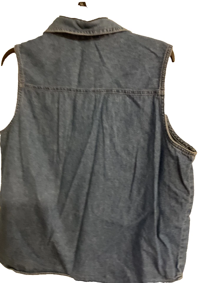 De colección.*Camisa Disney Denim Sin Mangas Bordada MIckey MOUSE XL 46" Pecho Foto 2 de 4