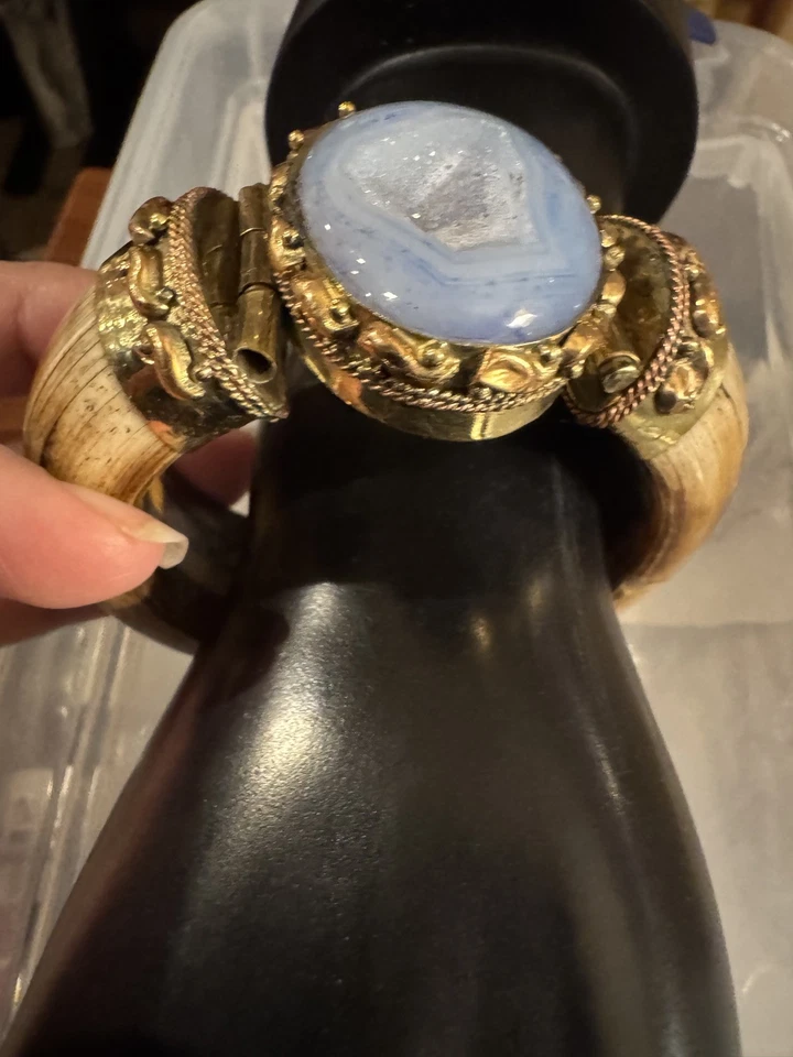 Brazalete Brazalete TARA MESA Ágata y Hueso Azul Teñido Ventana Drusy Ágata  Foto 2 de 4