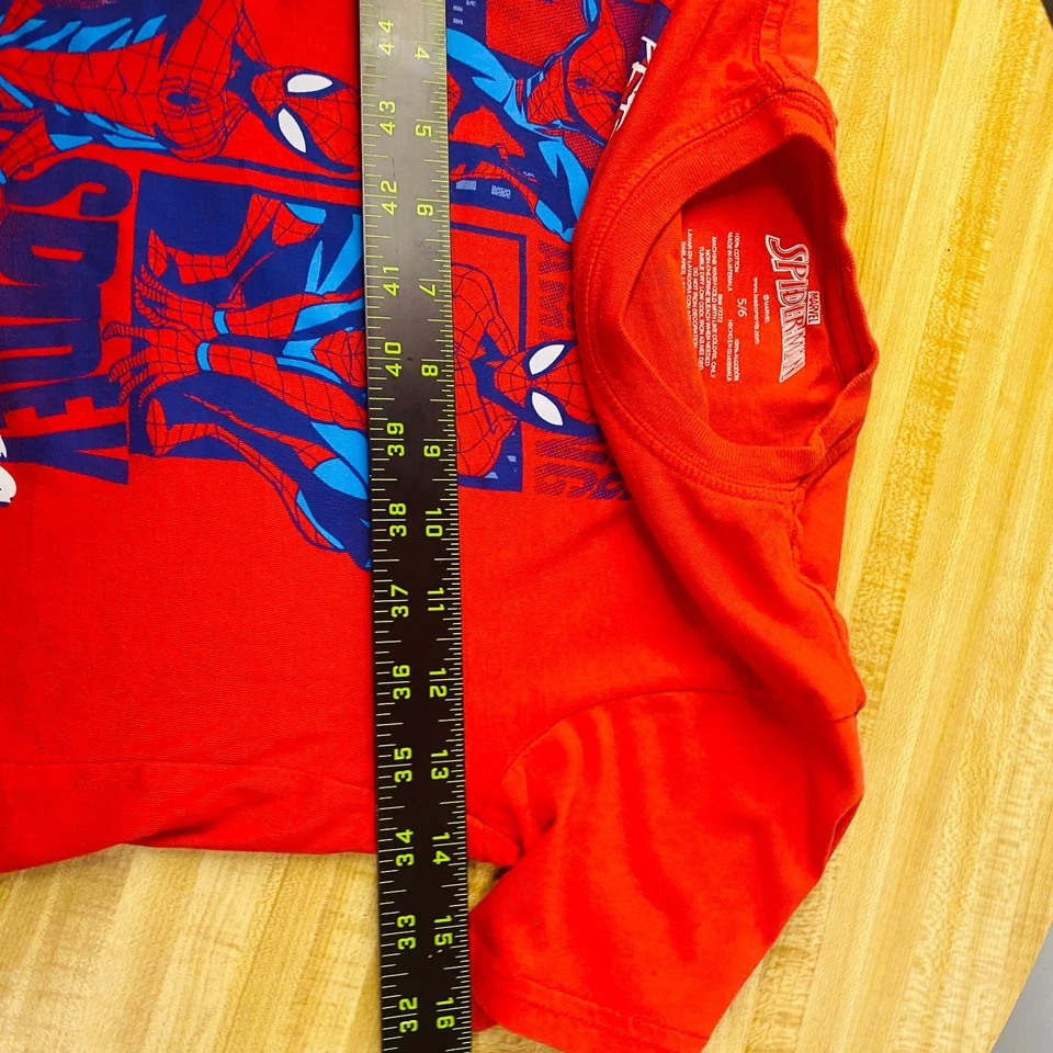 Camiseta Marvel Amazing Spider-Man masculina vermelha tamanho 5/6 quadrinhos 62 manga curta - Imagem 2 de 2