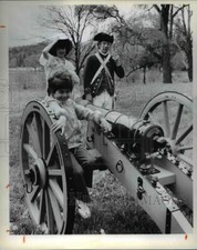 1978 Press Photo Mr & Mrs David Cox, and Erica Miele at Hale Farm & Village