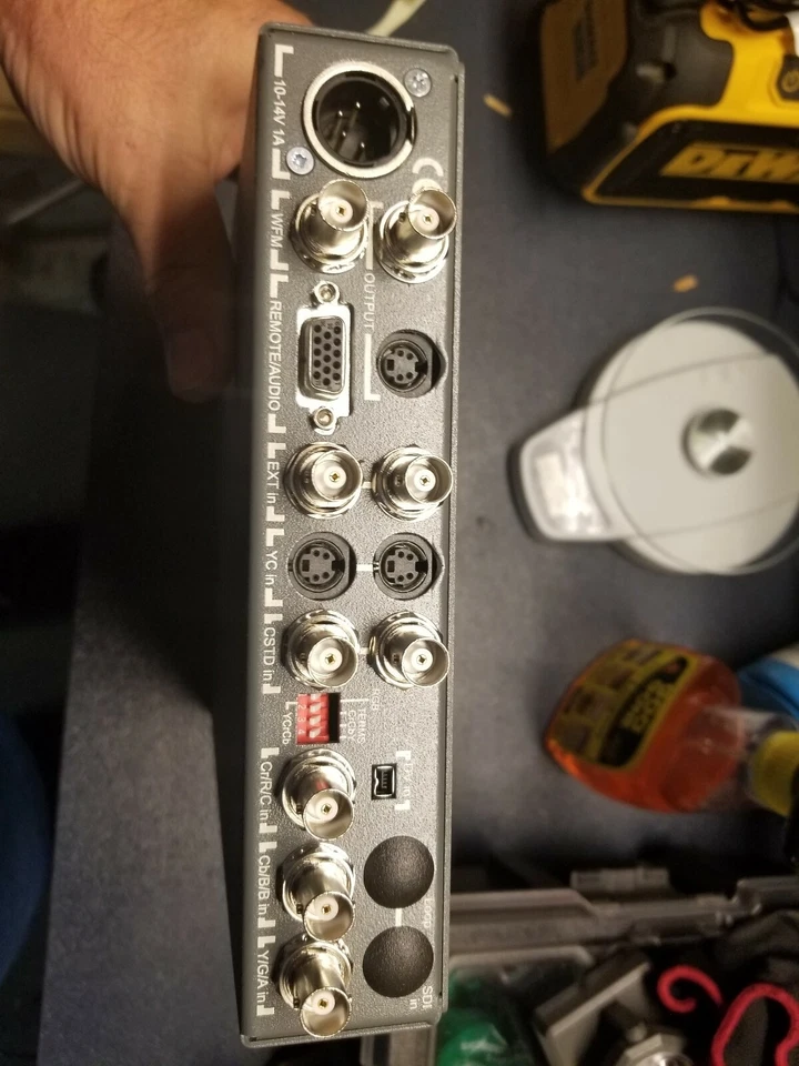 Monitor analógico y de definición estándar SDI forma de onda Hamlet Adept A700WVA Foto 3 de 3