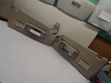 Driver Sun Visor Discovery With Illumination Fits 00-04 LAND ROVER 211345