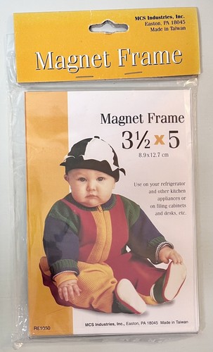 4 Magnetic Photo Frames 2 sizes 3-1/2 x 5 and 2-1/4 x 3-1/4 Acrylic Clear New - Picture 2 of 5