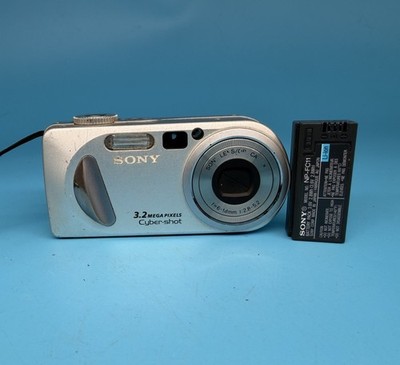 Sony Cybershot DSC-P8 3.2MP Digital Camera, Silver - Tested