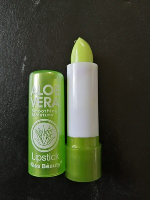 Langanhaltender Aloe Vera Lippenstift, der rote Lippen zaubert