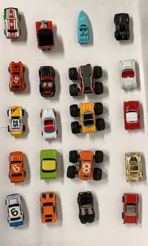Lote Galoob Micro Machines, Carros, Monster 4x4, Corvette Stock Conversível Dourado - Imagem 4 de 4