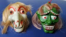 1960s MONSTER AND WITCH HALLOWEEN SHRUNKEN HEAD CAR HANGER PLASTIC HONG KONG MIP