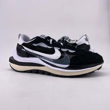Preços baixos em Nike sacai x VaporWaffle Black White | eBay