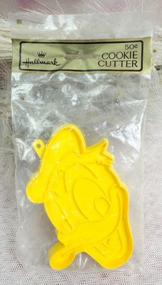 Vintage HALLMARK Cookie Cutter 4-1/4'' DONALD DUCK Yellow Plastic SEALED