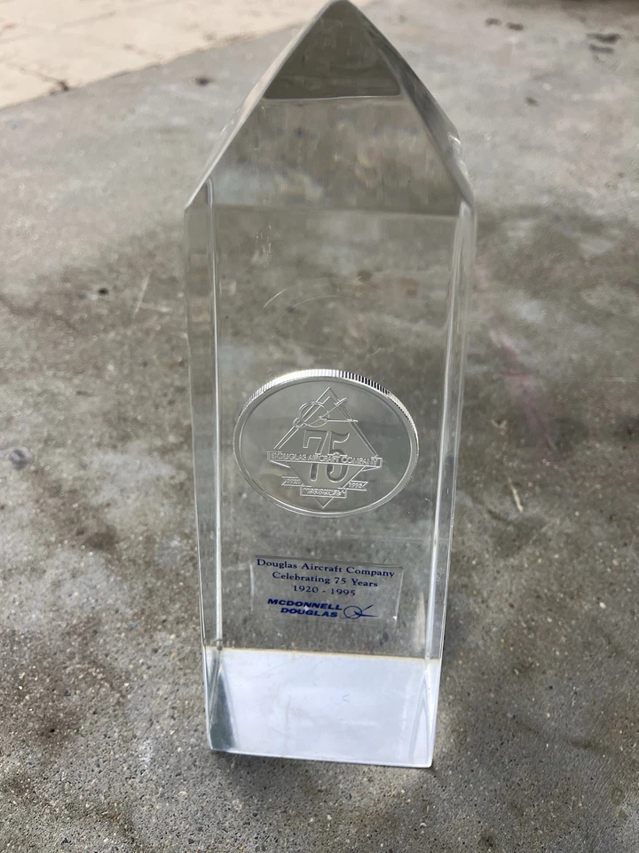 McDonnell Douglas Aircraft Company 75 Year Award MD-90 Vintage  Silver Coin .999 - Image 4 of 4