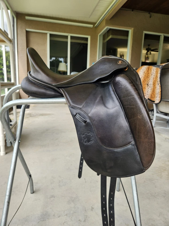 Sillín de doma alemán Hennig 16 pulgadas  Foto 2 de 4