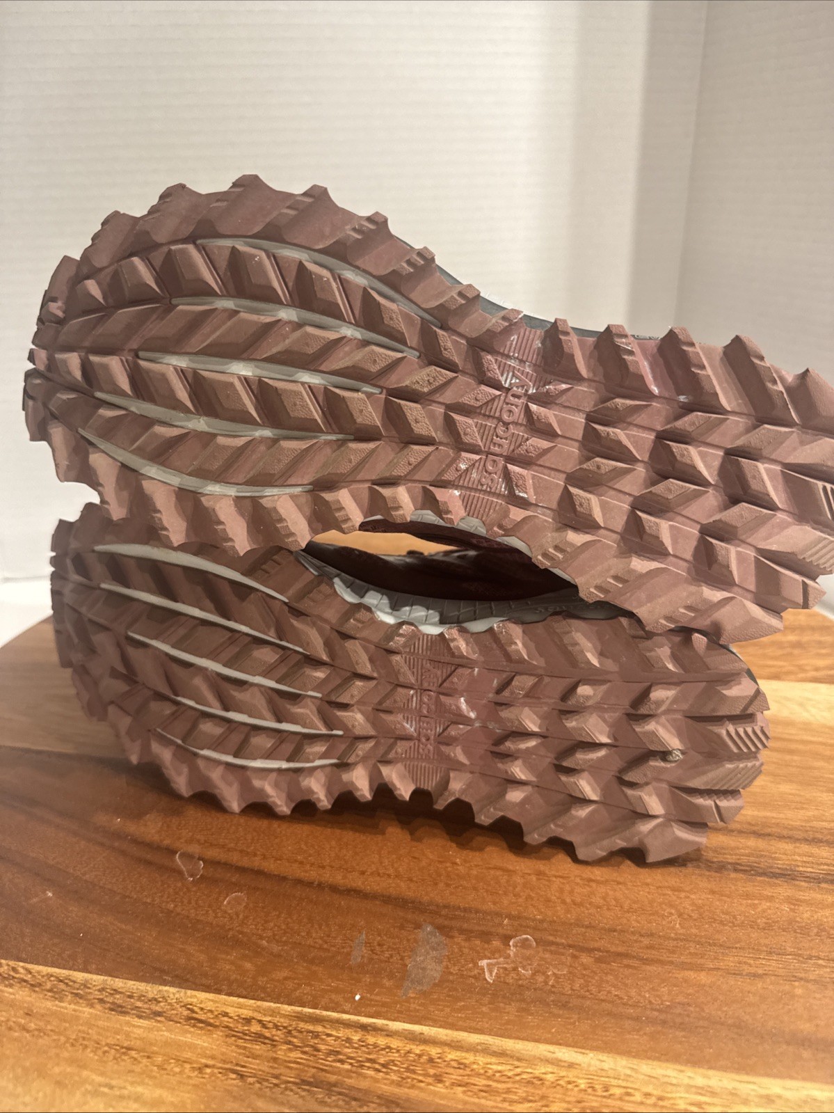 Saucony Women's Run Anywhere Everun Maroon Trail Running Hiking Shoes  Size 9 thumbnail 10