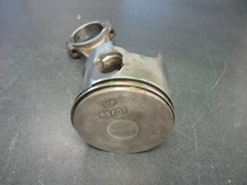 YAMAHA OUTBOARD PISTON 68F-11642-01-85 AND CONNECTING ROD BIN0208