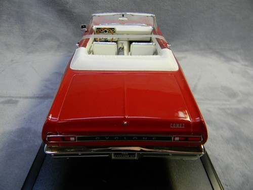 1/18 SCALE ROAD SIGNATURE 1966 MERCURY CYCLONE GT CONVERTIBLE RED DIECAST CAR - Picture 8 of 17