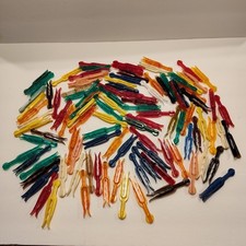103 Vintage Plastikowe spinki do ubrań Buldog lata 50., marki Mastro, różne kolory