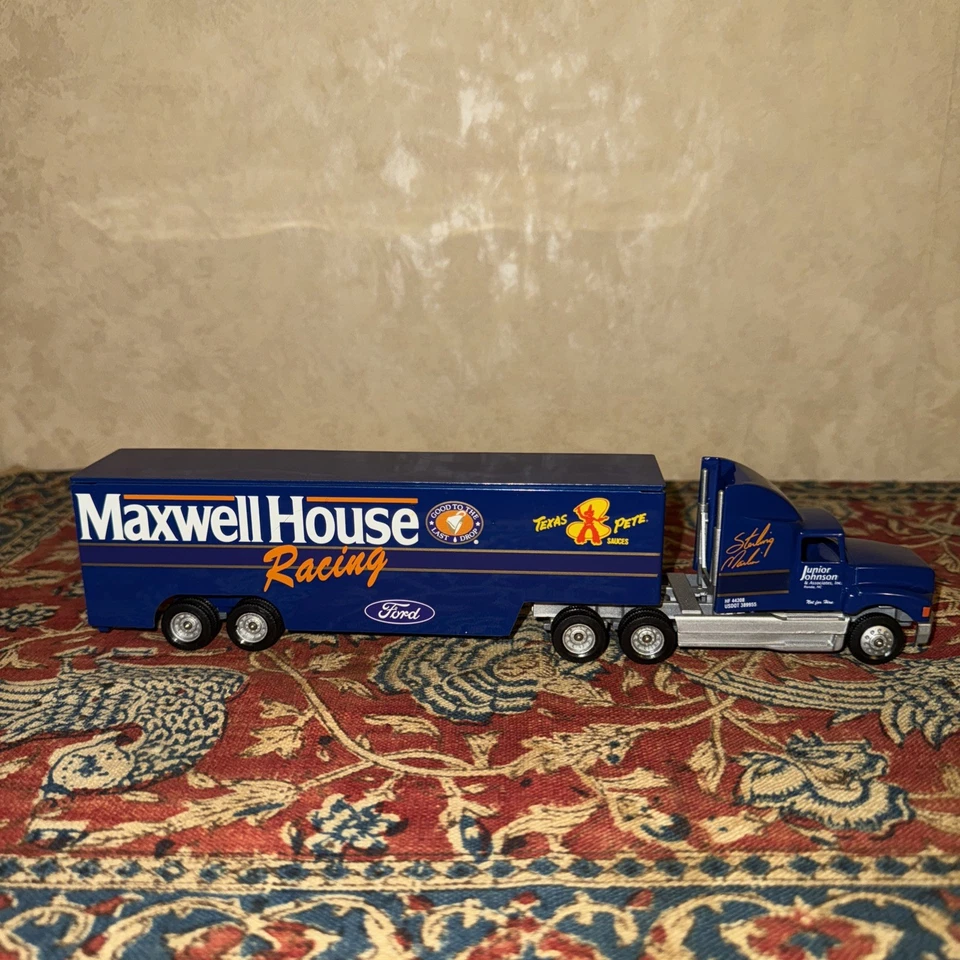 WINROSS 1/64 JUNIOR JOHNSON MAXWELL HOUSE RACE TEAM TRACTOR AND TRAILER * - Image 2 of 4
