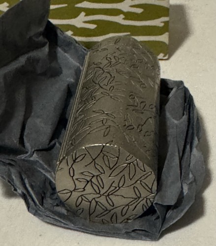 Lisa Jenks For Origins Deluxe Lipstick Case Mirrored - Picture 8 of 8