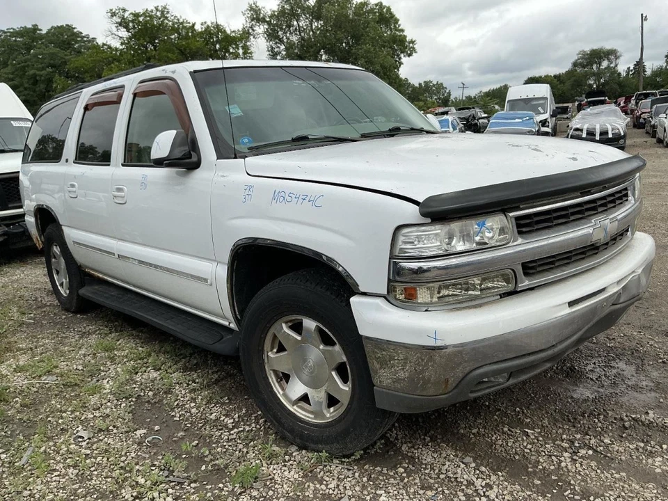 Radiator With Rear Auxiliary AC Fits 00-04 SUBURBAN 1500 847523 - Image 2 of 4