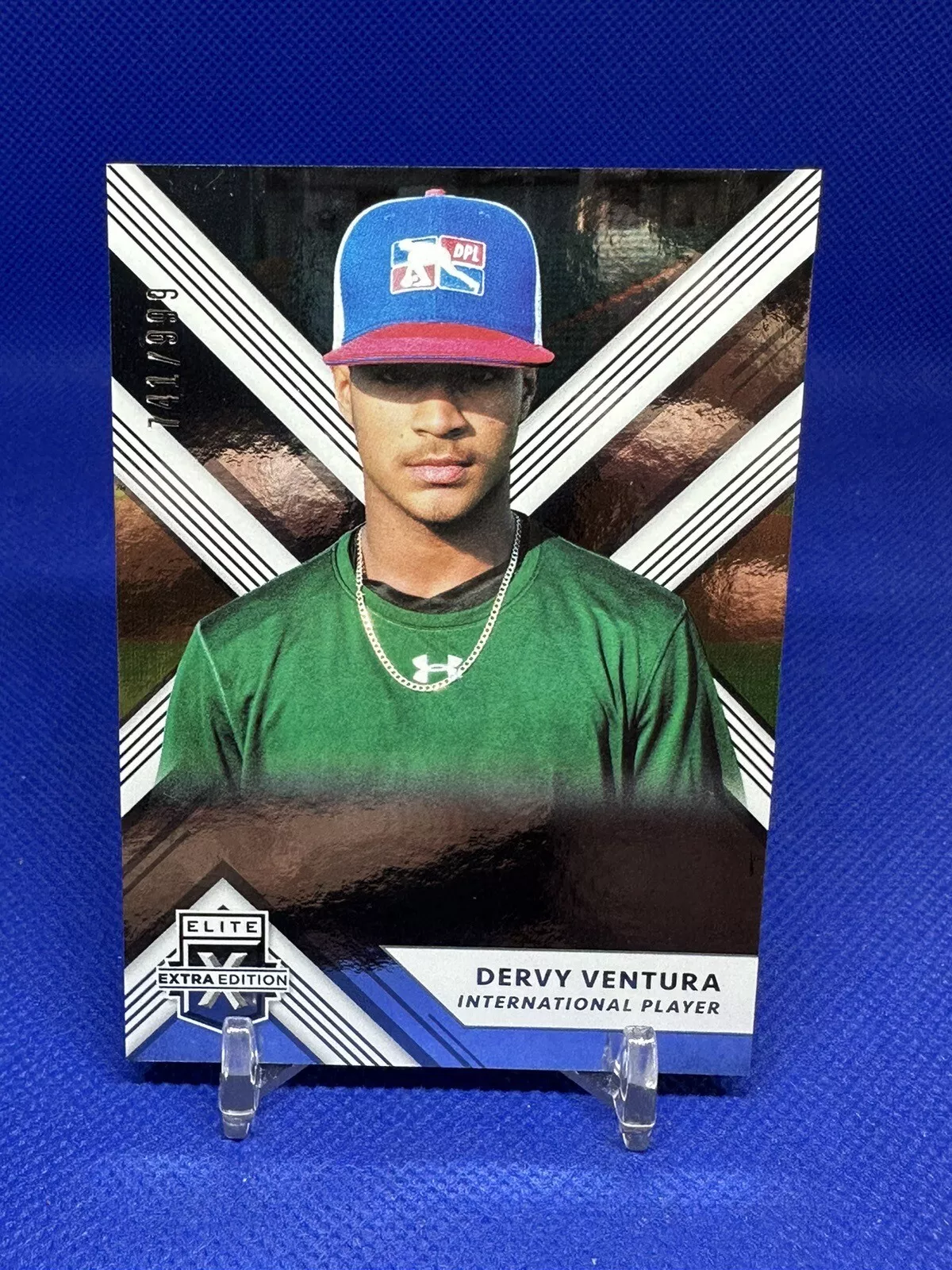 Dervy Ventura trading card