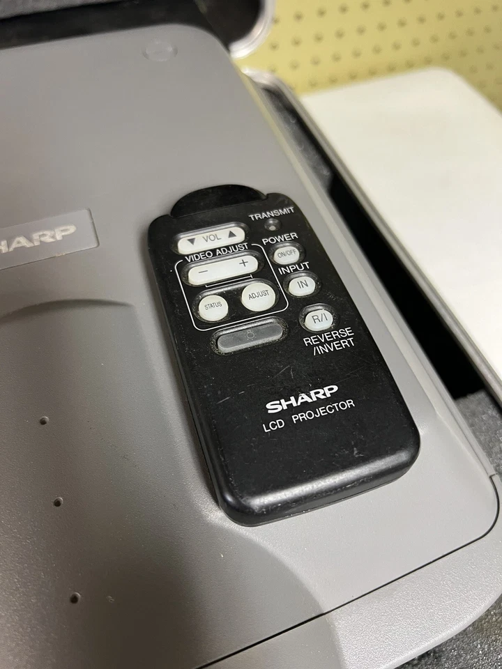 Sharp XV-P15U LCD Projector Sharpvision Movie Projector Home Theater *tested - Image 4 of 4