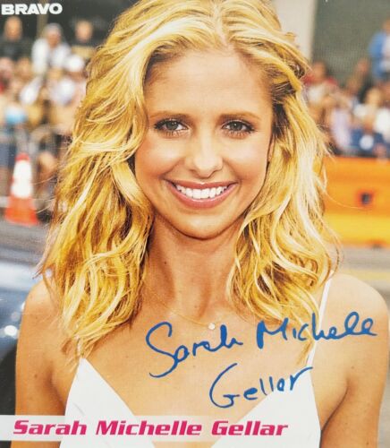 SARAH MICHELLE GELLAR - Carte autographe 10 x 10 cm - Buffy Signed Autograph BRAVO - Photo 1/1
