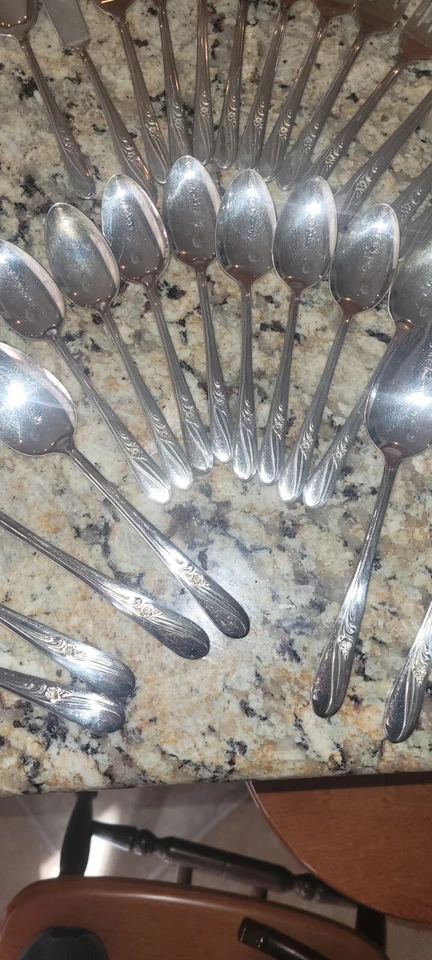  H & T MFG CO ВИНТАЖНЫЙ 1940 ЛУГОВОЙ ЦВЕТОК ПОСЕРЕБРЕННЫЙ набор из 8 столовых приборов - Изображение 3 из 4
