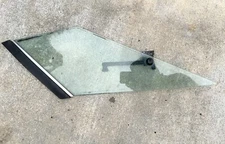 Glastron GS225 Vent Window Starboard Side