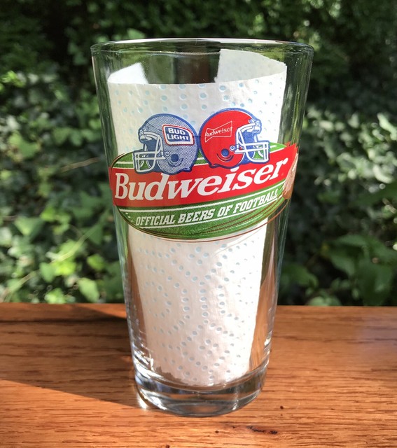 difference between budweiser and bud light