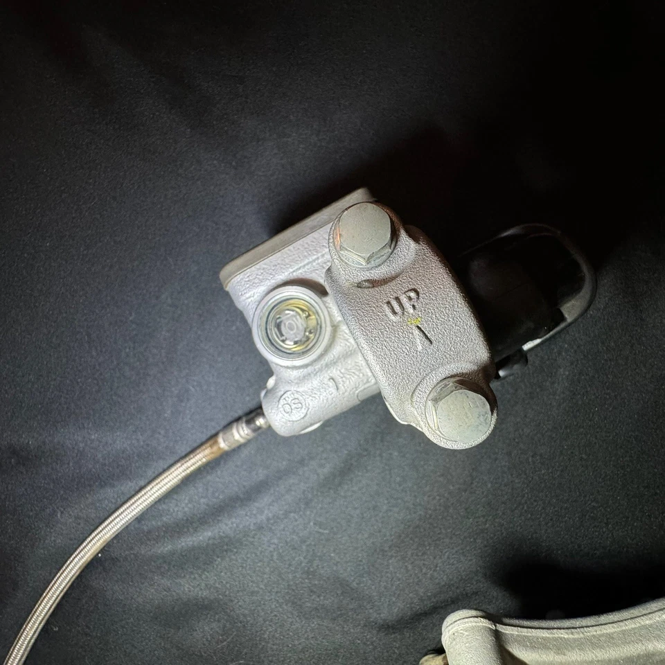 Conjunto de freno delantero YZ125 2021 OEM pinza de cilindro maestro Yamaha YZ 125 250 Foto 3 de 4