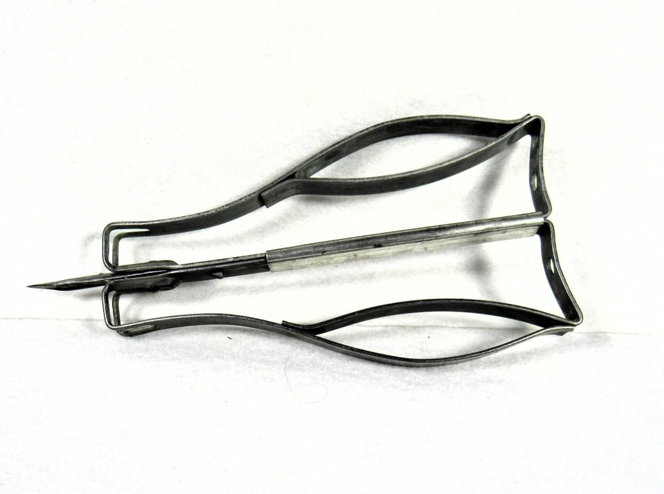 Betsy Ross Rug Shuttle Needle # 5 for Yarn & Narrow Rags Vintage 1913 - Image 4 of 4