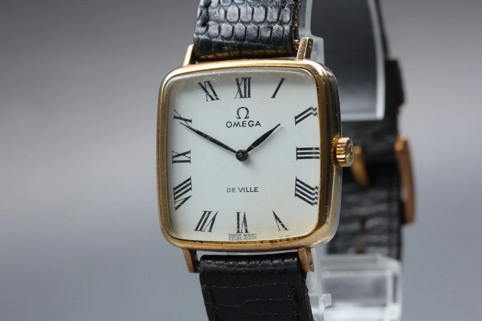 Omega — Vintage 1975 OMEGA De Ville Cal.625 511.415 Gold Roman Manual Winding Mens Watch