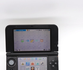 Nintendo 3DS XL  Gold Portable Video Game Console  + extras (USA Seller)