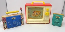 VTG FISHER PRICE Two Tune Music Box TV 1966 TV-Radio Pocket Radio