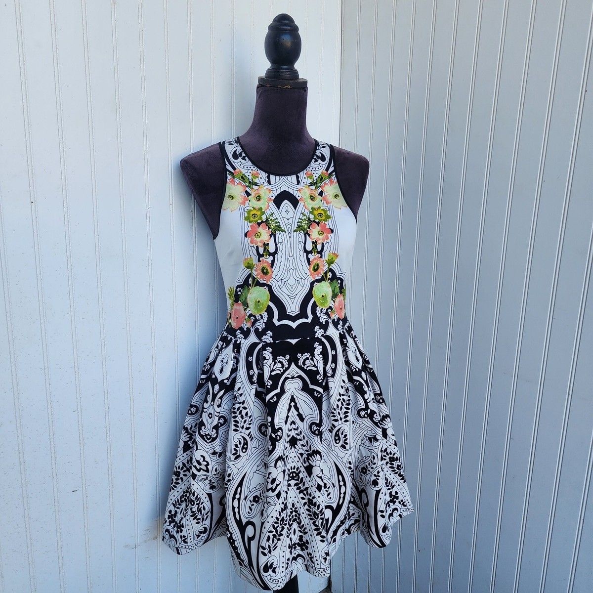 Juicy Couture Dress White Black Mini Retro Whimsy Goth Fit Flare Stretch Sz 0 Juicy Couture Dress White Black Mini Retro Whimsy Goth Fit Flare Stretch Sz 0