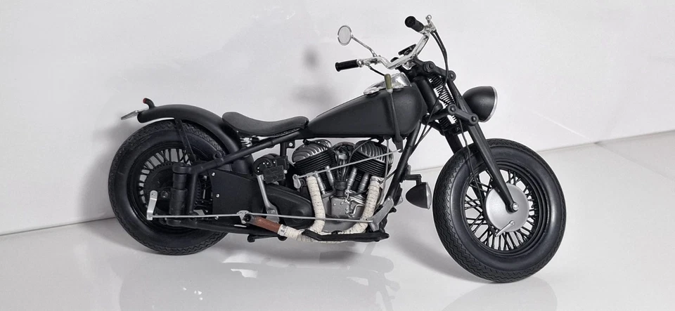 Indian Bobber Schwarz. Maisto 1:10 Umbau. - Bild 3 von 4