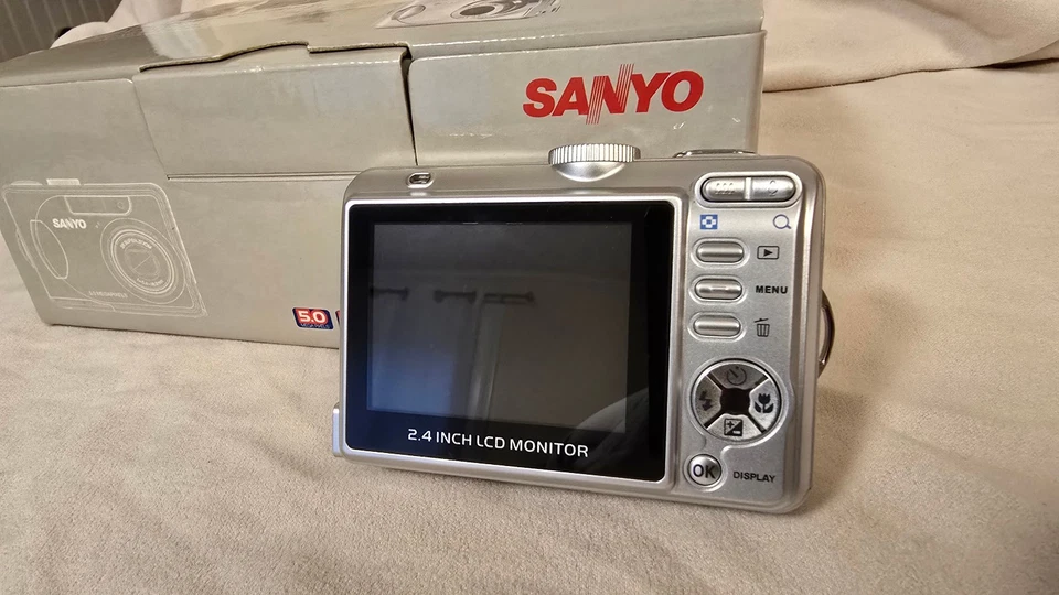 Sanyo VPC-503 5.0MP Compact Digital Camera - Silver Complete in Box Y2K Portable - Image 3 of 4
