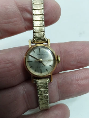 Beautiful Vintage Timex Womens Watch Gold Tone