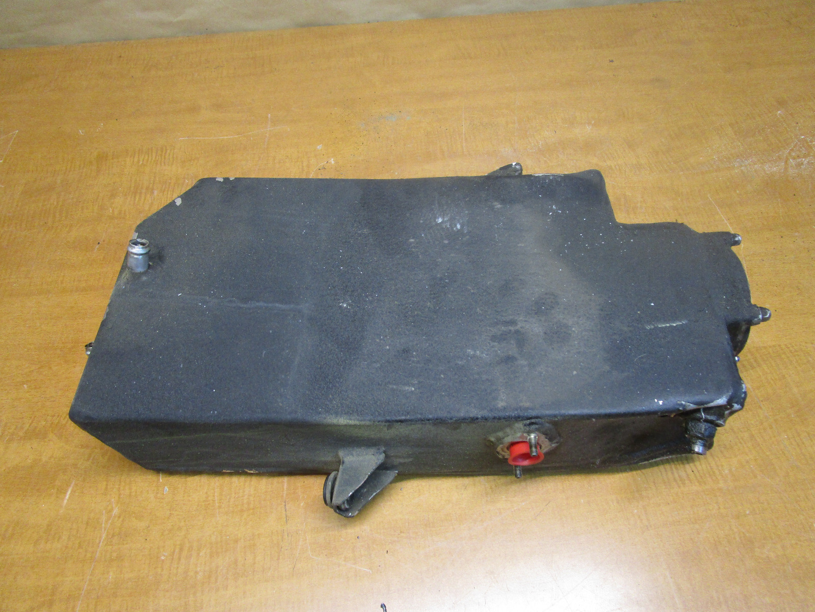 Ferrari 348 - Oil Tank -Dents-P/N 136428
