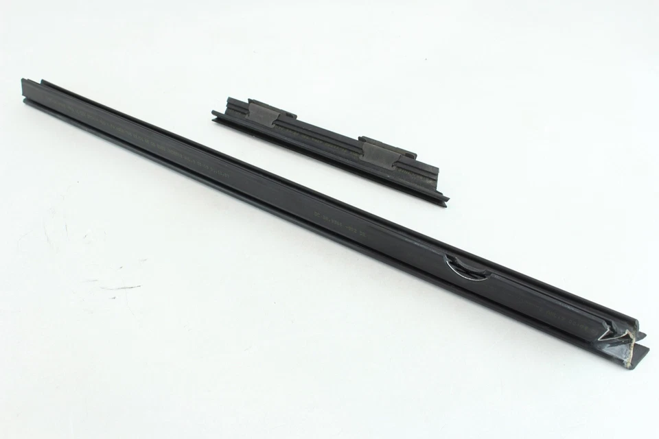 08-14 Mercedes Benz C300 LH Selo WeatherStrip para Janela Traseira Esquerda OEM - Imagem 4 de 4