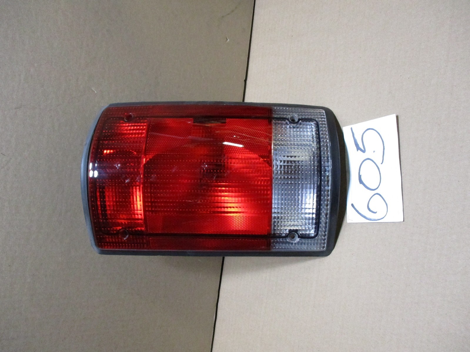 99 00 01 02 03 04 05 Ford F-250 PASSENGER Side Tail Light Used Rear Lamp #605-T 