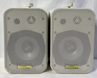 Pyle PDWR40W, Pair of 400 Watt 5.25 Indoor/Outdoor Waterproof Speakers White