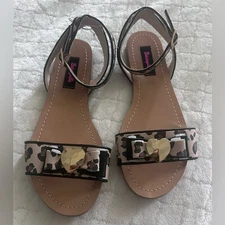 Betsey Johnson Women’s  Leopard Print Flat Strappy Sandel NWOT Size 7