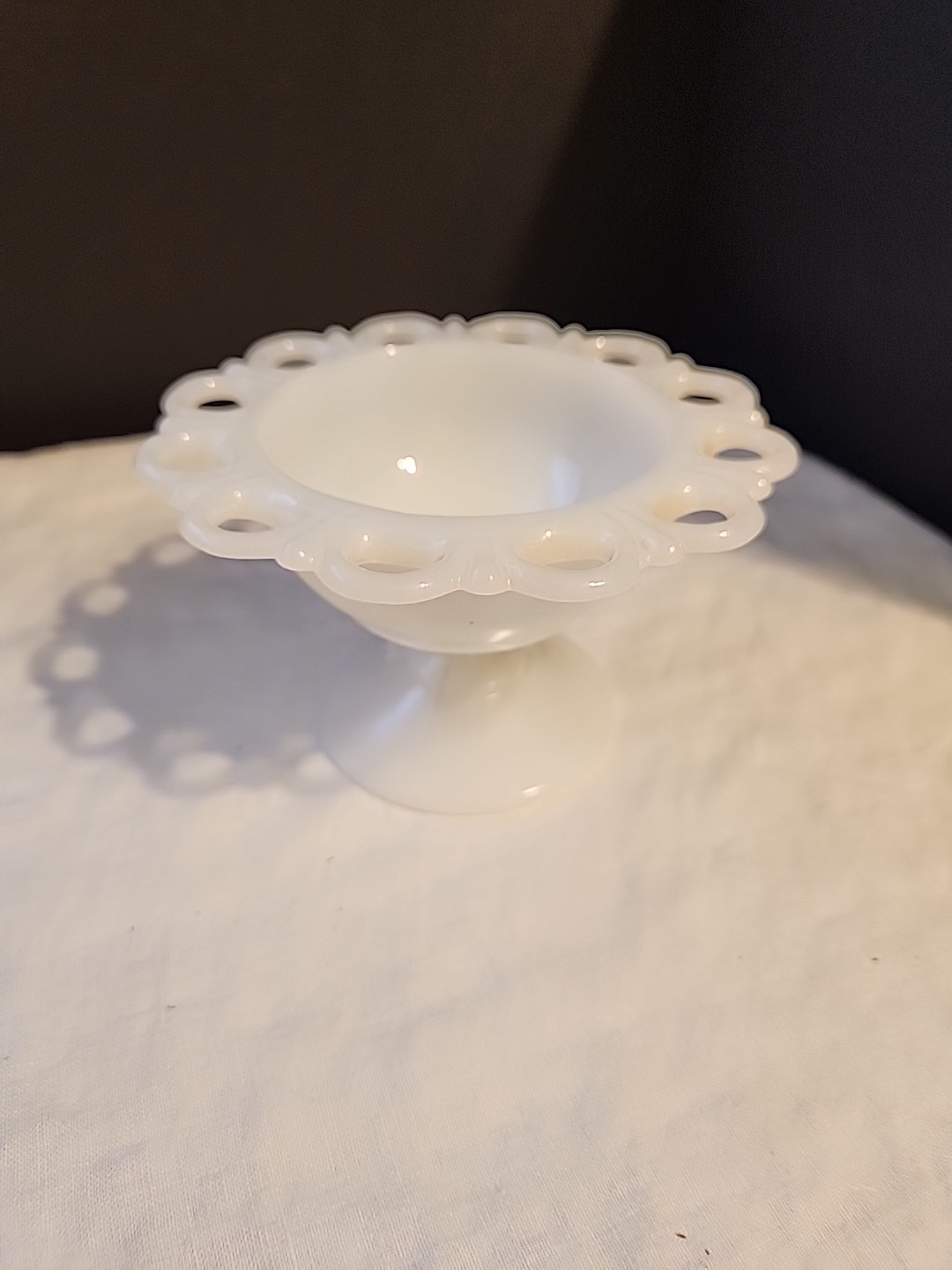 Anchor Hocking Reticulated Lace Edge Pedestal Milk Glass Bowl B7