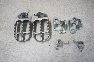 2005 05 Yamaha YZ250 YZ 250 Stock OEM Footpegs Foot Pegs Right Left Set Pair