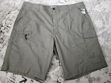 NWT Denizen From Levi  s Mens Size 42 Army Green 10  Inseam Flex Cargo Shorts .