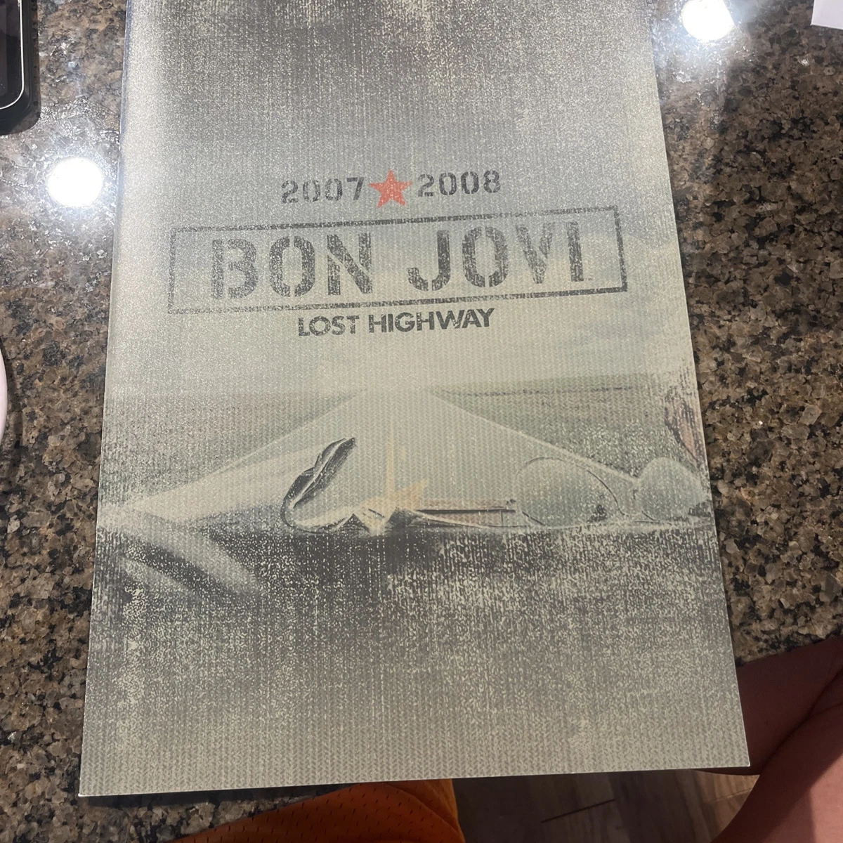 BON JOVI LOST HIGHWAY 直筆サイン入りツアーパンフレット BON JOVI LOST HIGHWAY 直筆サイン入りツアーパンフレット Original