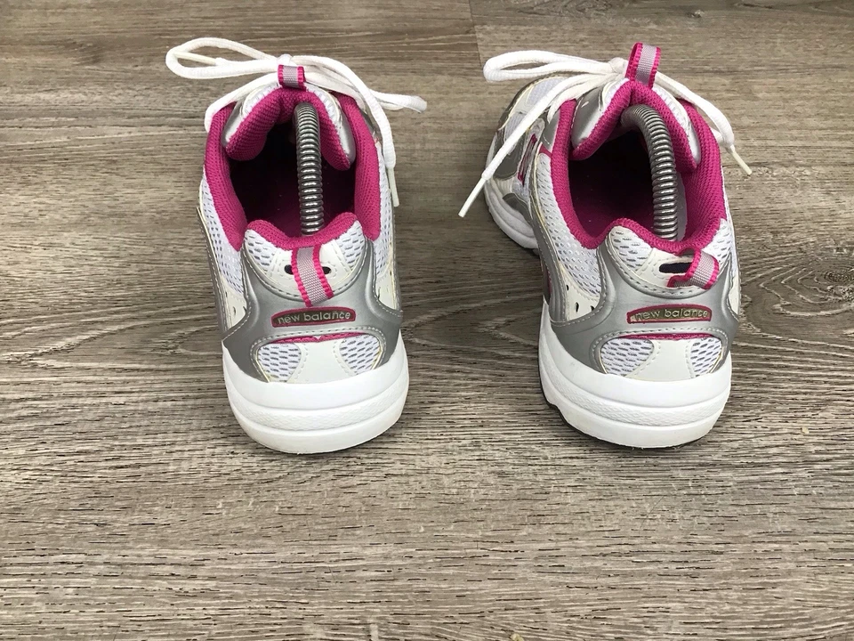 New Balance 411 CW411SJ 女式 9 D 码宽鞋运动鞋白色银色粉色 — 第 3/4 张图片