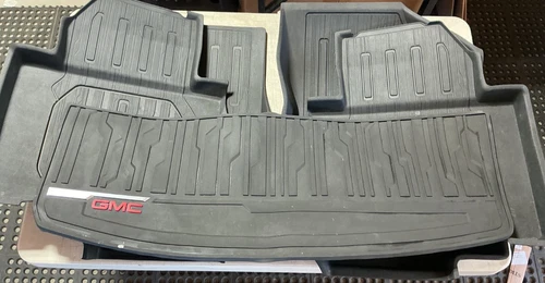 2018-2024 GMC Terrain Rubber All Weather Black Floor Mat 5-Piece Set 84449401
