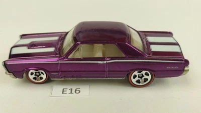 Voiture E16 Hot Wheels Classics '65 Pontiac GTO red lines rare - Photo 1/3
