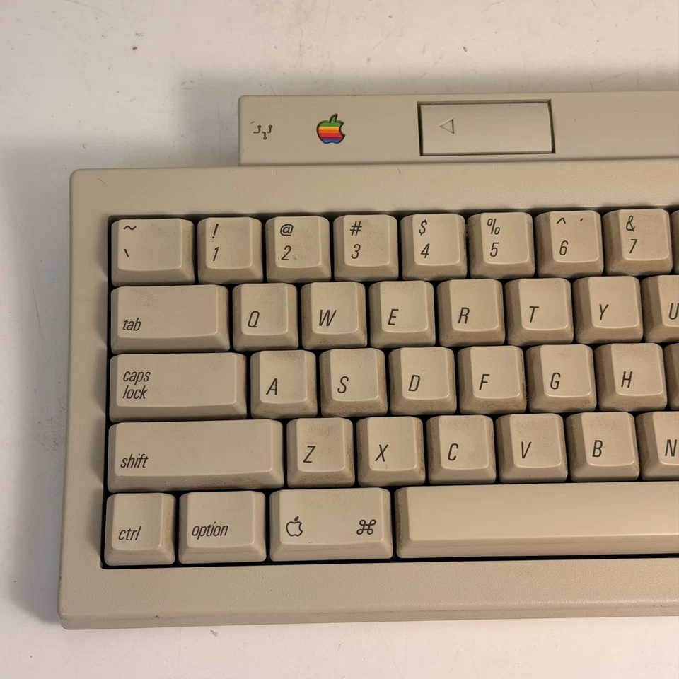 Vintage 1991 Apple Computer M0487 Keyboard II ADB - Image 4 of 4